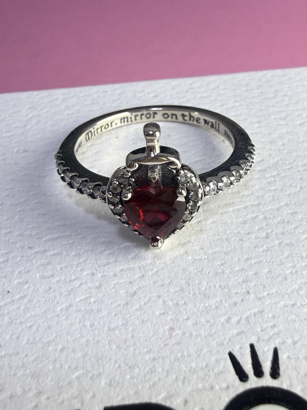 ANILLO REINA MALVADA — foto real