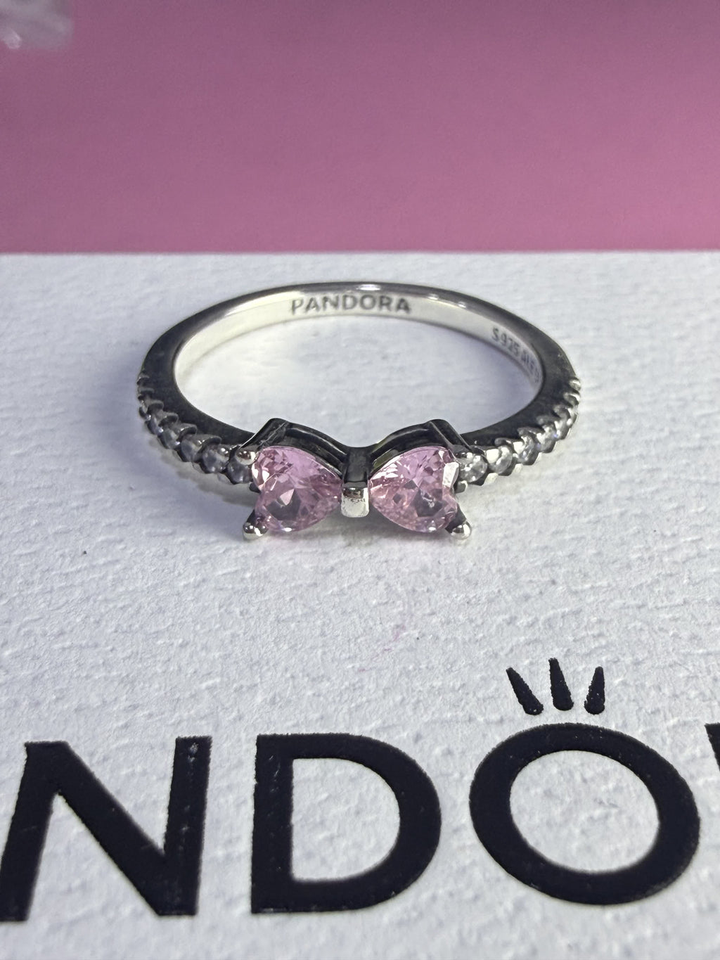 anillo moño rosa — foto real